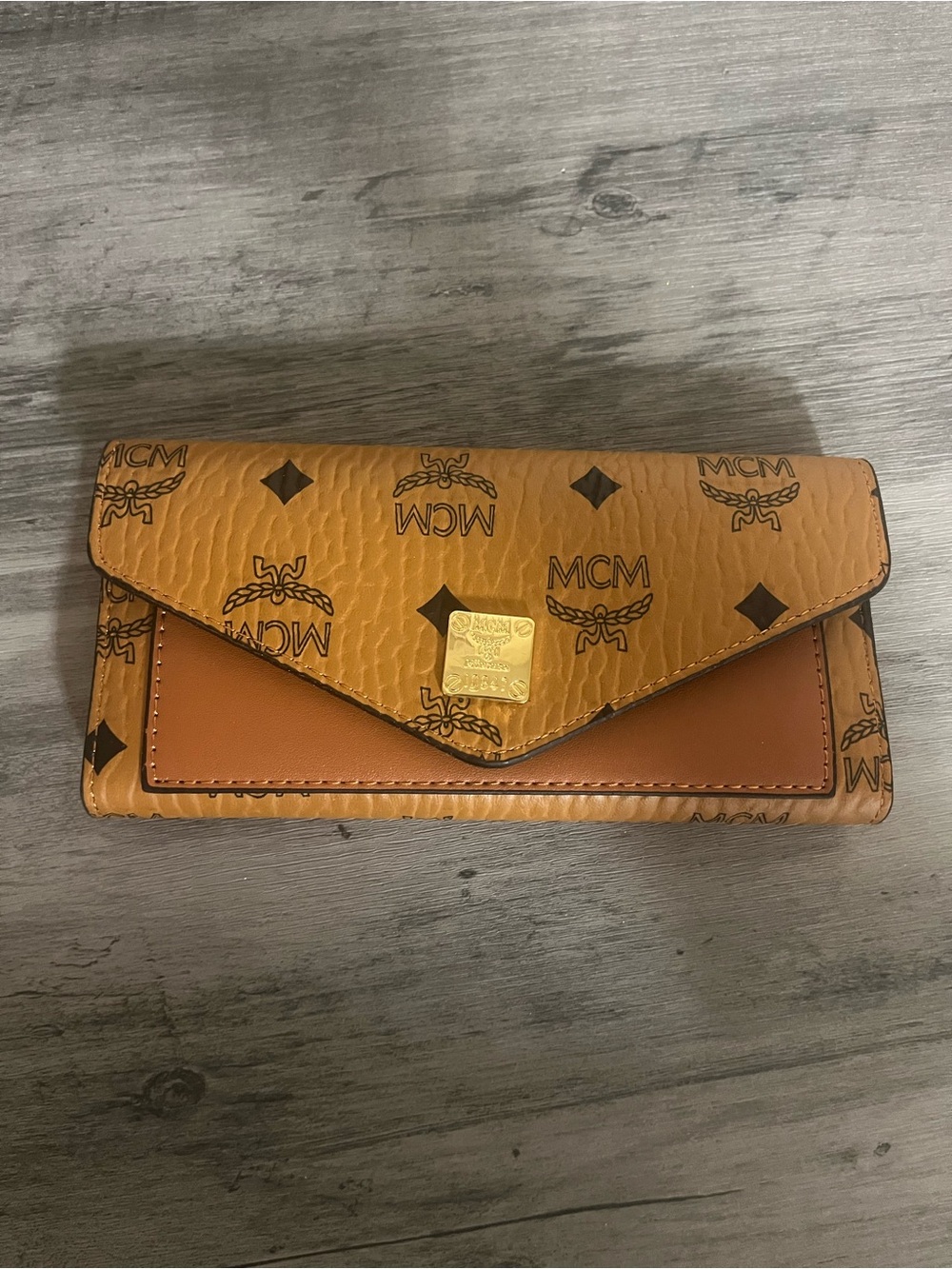 Black & Gold Wallet - Picture 2 of 8